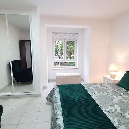 Caldas Da Rainha'S Green & White Exterior photo