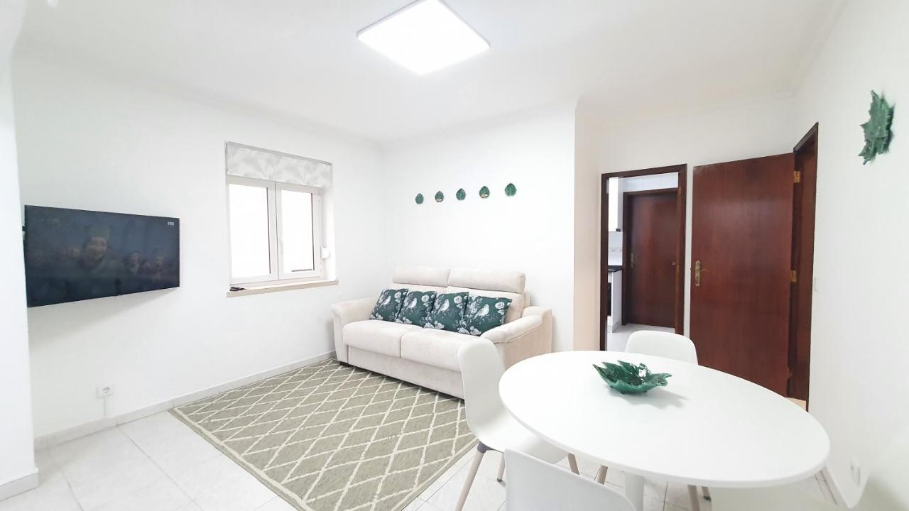 Caldas Da Rainha'S Green & White Exterior photo